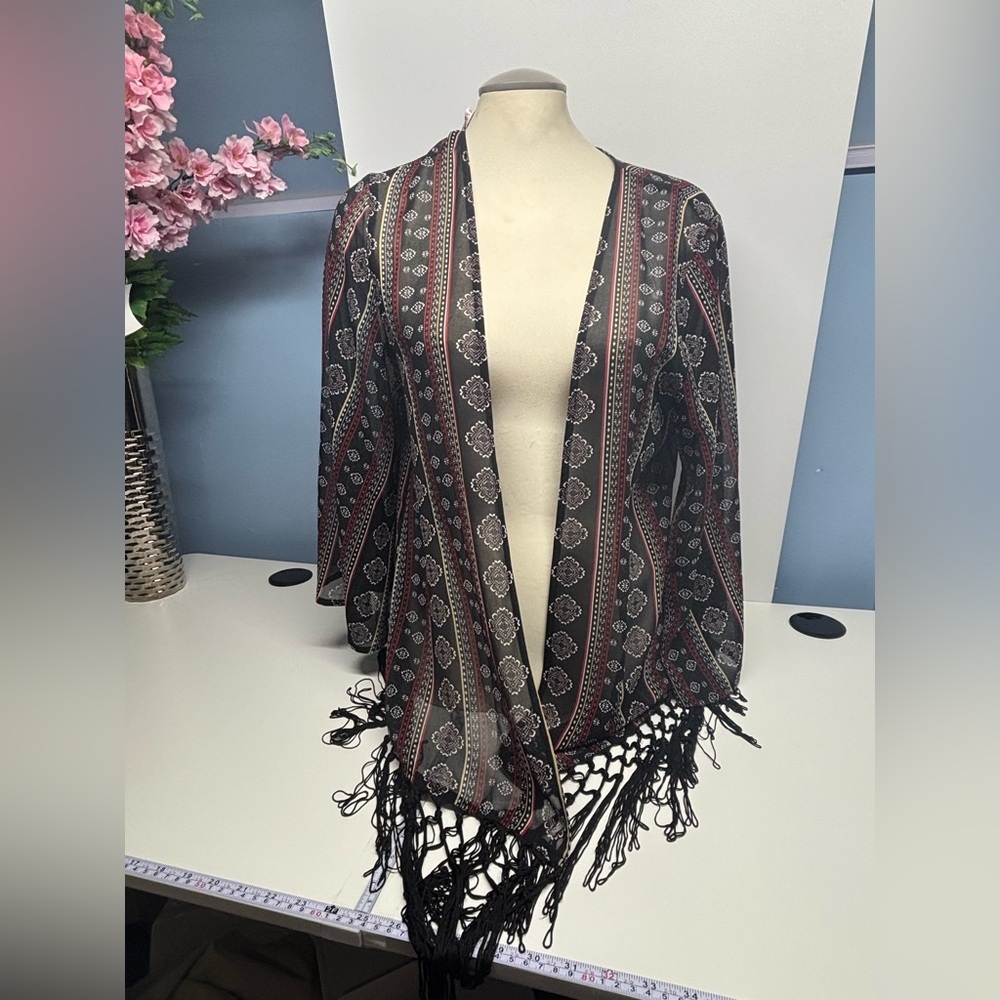 NWOT Guess Summer Light Coverup Cardigan with signature sleeves and fringe trim - Picture 2 of 8